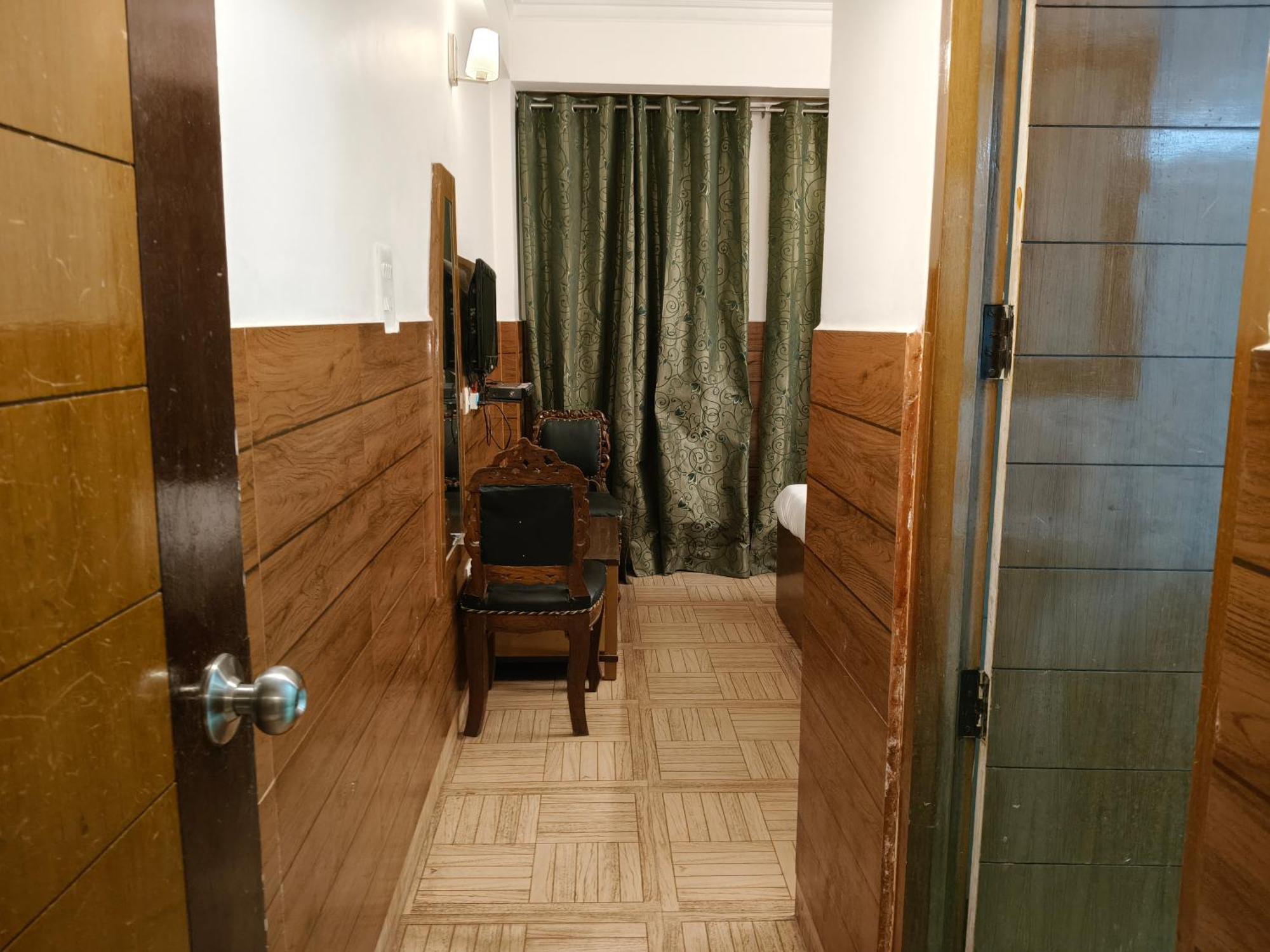 Hotel Kailash Residency Дехрадун Экстерьер фото
