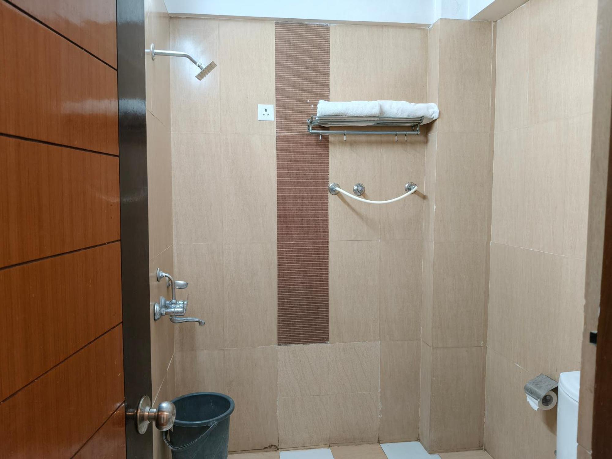 Hotel Kailash Residency Дехрадун Экстерьер фото