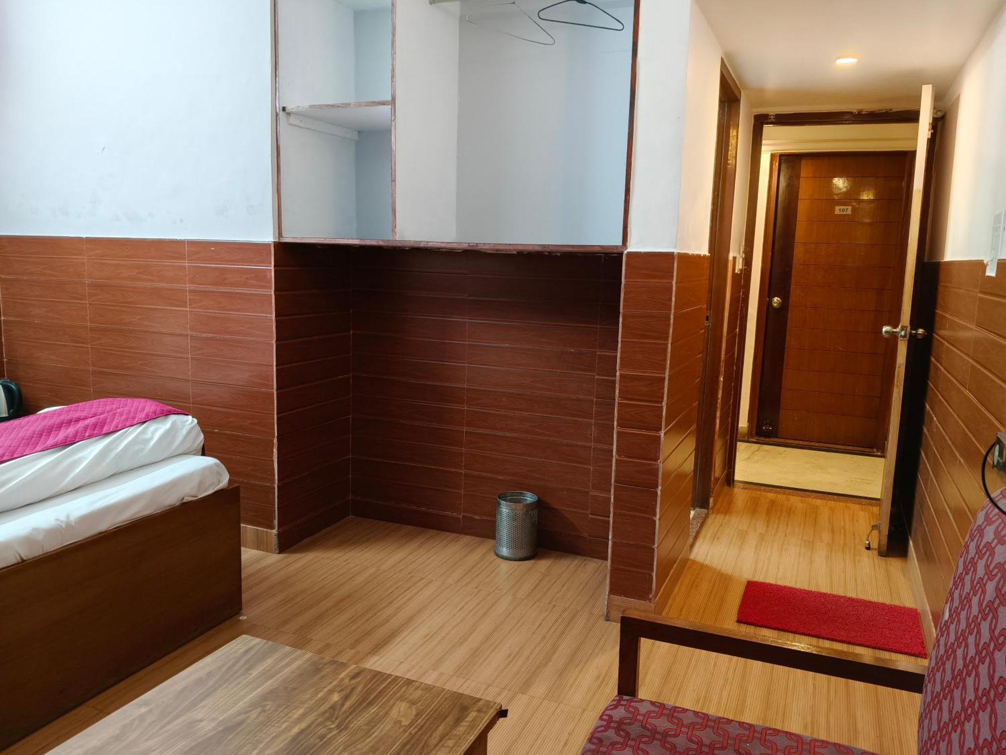 Hotel Kailash Residency Дехрадун Экстерьер фото